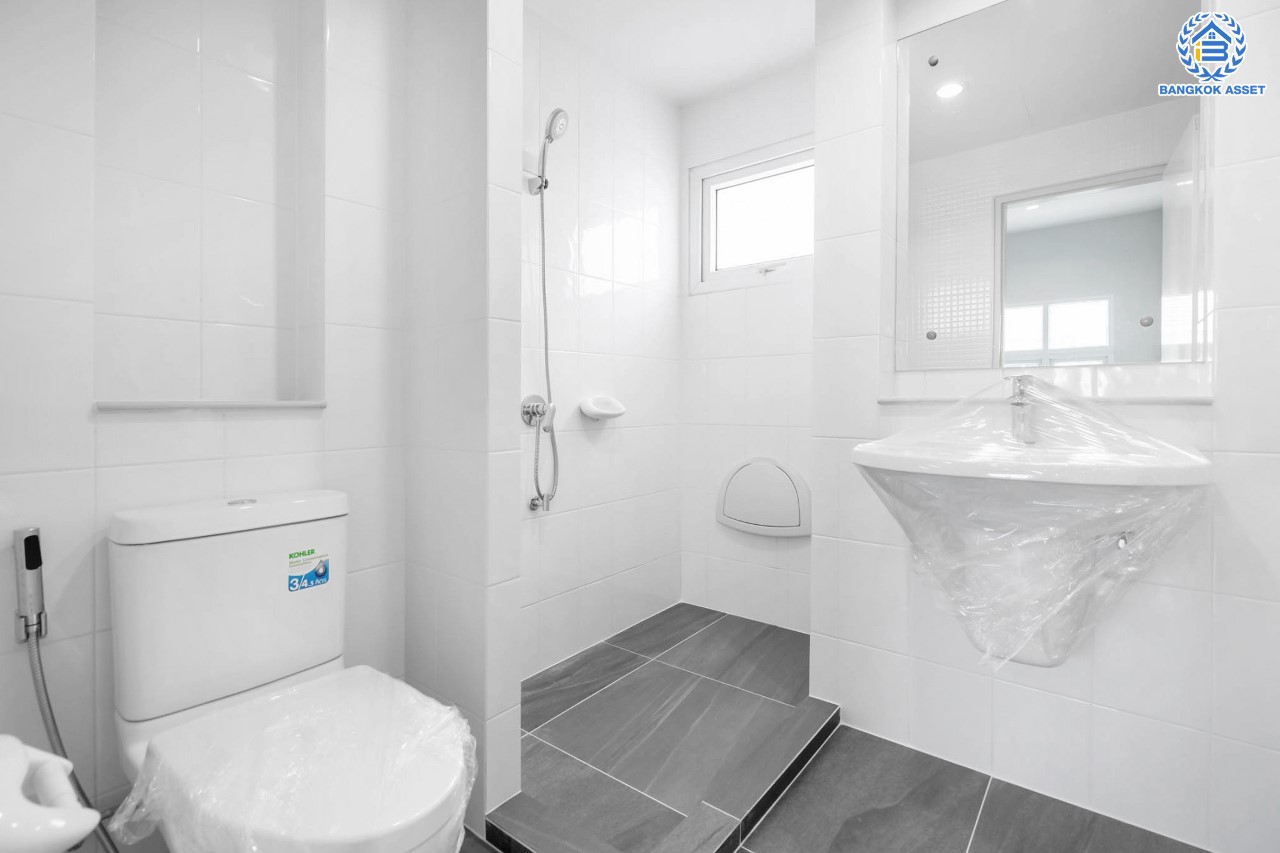 บ้านมือสองตกแต่งใหม่ แบรนด์ Property Perfect ม.เพอร์เฟคเพลส2 ติดถนนราชพฤกษ์ โซนใกล้สวนและทะเลสาบ เนื้อที่ 54.2 ตร.ว. ฟังก์ชัน 3 ห้องนอน 3 ห้องน้ำ จอดรถได้ 2 คัน บนทำเลติดถนนราชพฤกษ์ ใกล้วงเวียนพระราม5 และรถไฟฟ้า "สถานีบางรักน้อยท่าอิฐ"